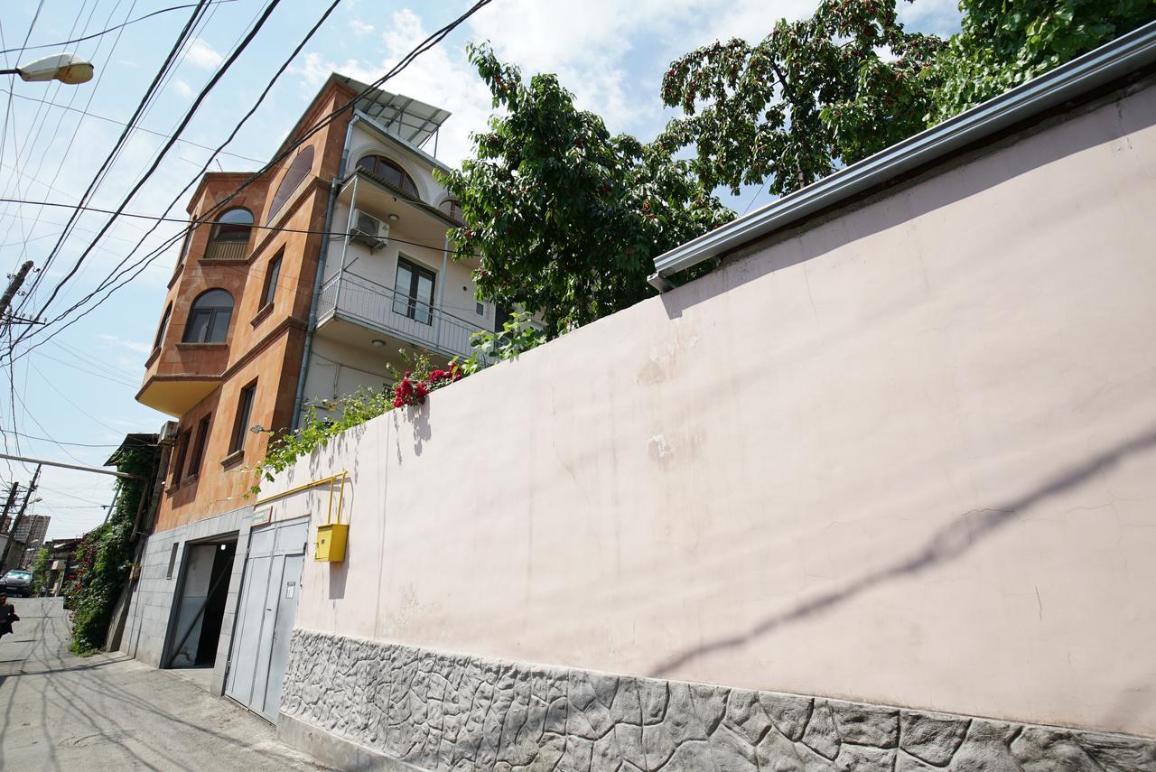 Nice House In The Heart Of The City Yerevan Bagian luar foto